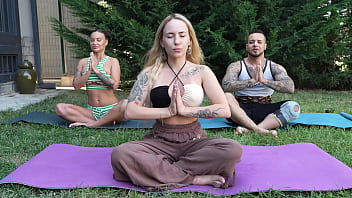 Yoga with two chicks ends in hardcore 3some