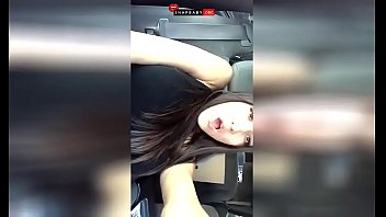 Sexy snap model have fun with fans