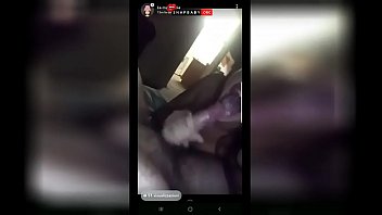 Sexy snap model have fun with fans