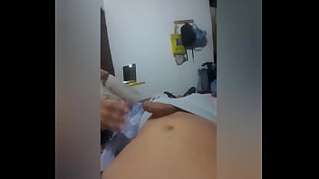 Mi esposa invito a quedarse a una amiga del trabajo y juntas mi chupan el pené muy rico Mi esposa invito a quedarse a una amiga del trabajo y juntas mi chupan el pené muy rico