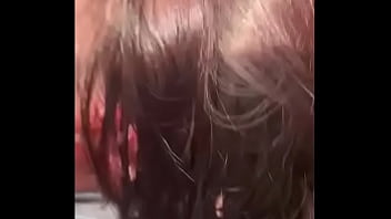 Gozei na boca da vizinha no estacionamento do bar