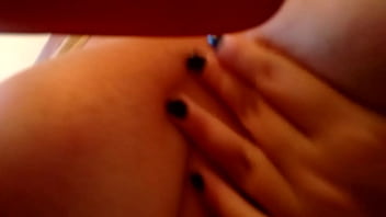 Natalia carioca casada apertando os peitões