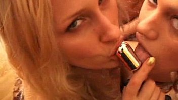 Teen lesbian pussy juices