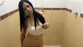 My stepcousin's slutty bitch gives me good service in the shower when our parents are not at home