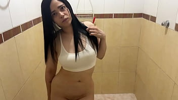 My stepcousin's slutty bitch gives me good service in the shower when our parents are not at home