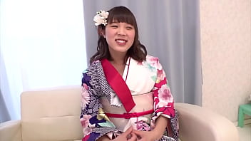 成人式帰りの隠れ爆乳gカップ20歳 記念撮影と称してハメ撮りを撮影 3