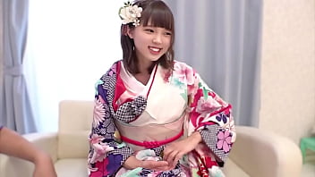 成人式帰りの隠れ爆乳gカップ20歳 記念撮影と称してハメ撮りを撮影 3