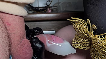 Couldn't take that huge load in my mouth condom