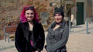 Irogenia 29ans est surprise par trixy 21ans