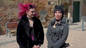 Irogenia 29ans est surprise par trixy 21ans