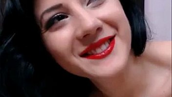 Pretty cam girl masturbates