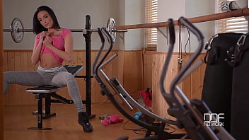 Annissa kate gym workout masturbate solo