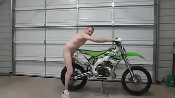Kyjackoff2 boinks antoher bike