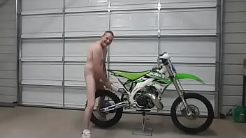 Kyjackoff2 boinks antoher bike