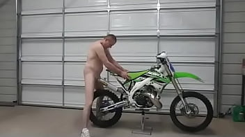 Kyjackoff2 boinks antoher bike