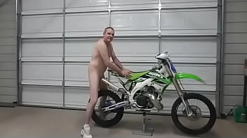 Kyjackoff2 boinks antoher bike