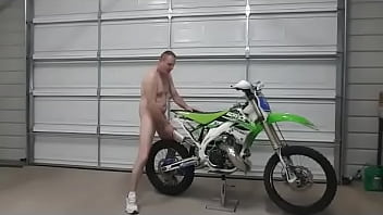Kyjackoff2 boinks antoher bike