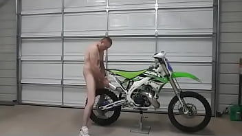 Kyjackoff2 boinks antoher bike