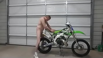Kyjackoff2 boinks antoher bike