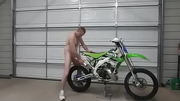 Kyjackoff2 boinks antoher bike