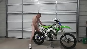 Kyjackoff2 boinks antoher bike