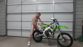 Kyjackoff2 boinks antoher bike