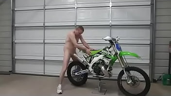 Kyjackoff2 boinks antoher bike