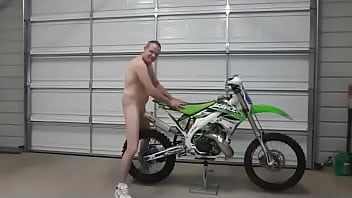 Kyjackoff2 boinks antoher bike