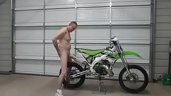 Kyjackoff2 boinks antoher bike