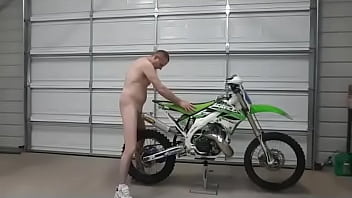 Kyjackoff2 boinks antoher bike