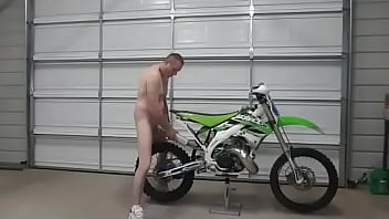 Kyjackoff2 boinks antoher bike