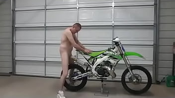 Kyjackoff2 boinks antoher bike