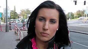 Hot real girl in outdoor fucking