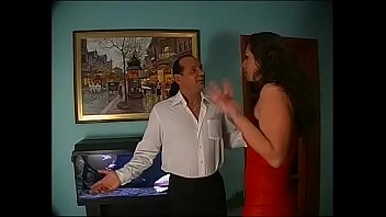 Brunette fucked good in the trunk of the car