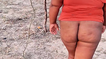 Mostrei minha bunda grande e minha bucetinha e publica