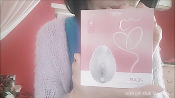 Chantal squirt with her new sex toy