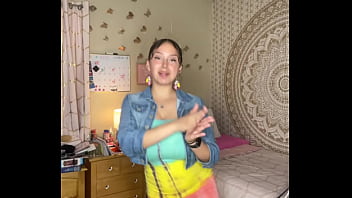 Slutty tiktok slut twerking her ass