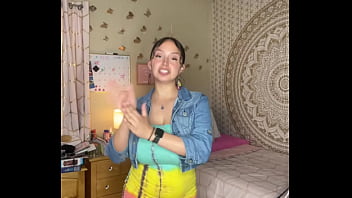 Slutty tiktok slut twerking her ass