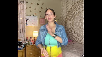 Slutty tiktok slut twerking her ass