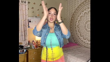 Slutty tiktok slut twerking her ass