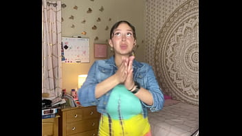 Slutty tiktok slut twerking her ass