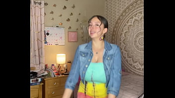 Slutty tiktok slut twerking her ass