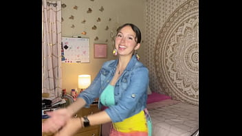 Slutty tiktok slut twerking her ass