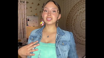 Slutty tiktok slut twerking her ass