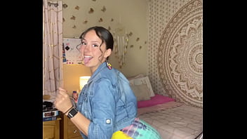 Slutty tiktok slut twerking her ass