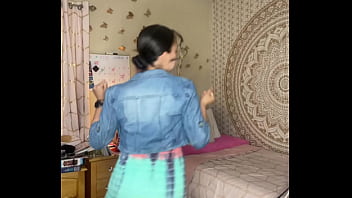 Slutty tiktok slut twerking her ass