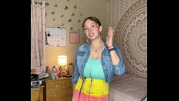 Slutty tiktok slut twerking her ass