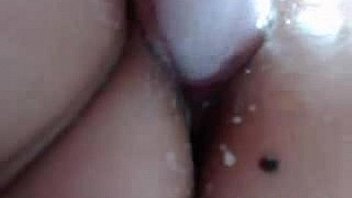 Bella y su amiga gringa en primer plano lesbico