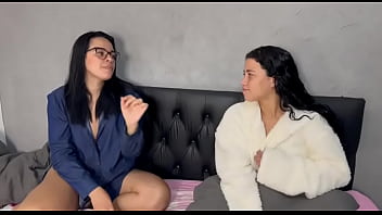 Papo calcinha com bibi mendes a novinha mais gostosa do brasil