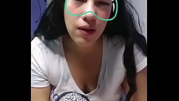 Jovencita hot nos muestra sus ropa interior en la camara